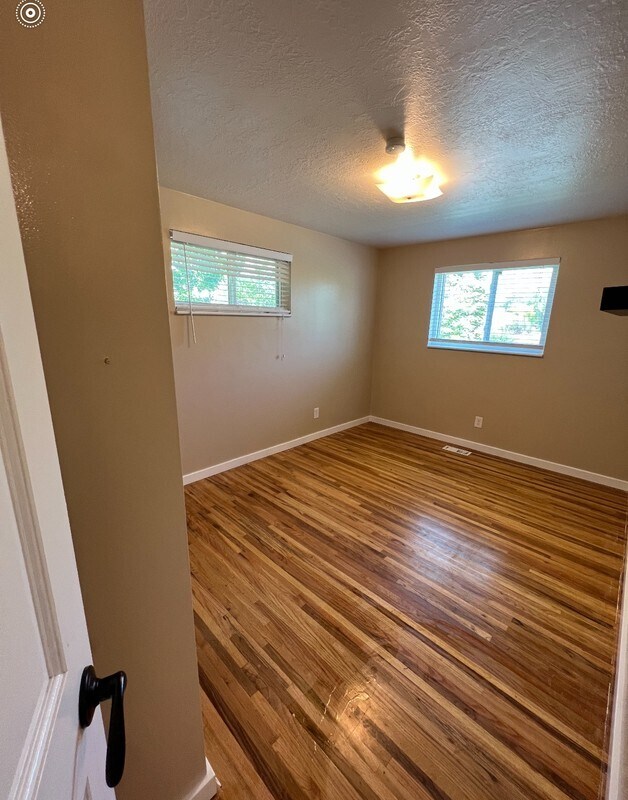 Building Photo - 6268 Mt Vernon Dr
