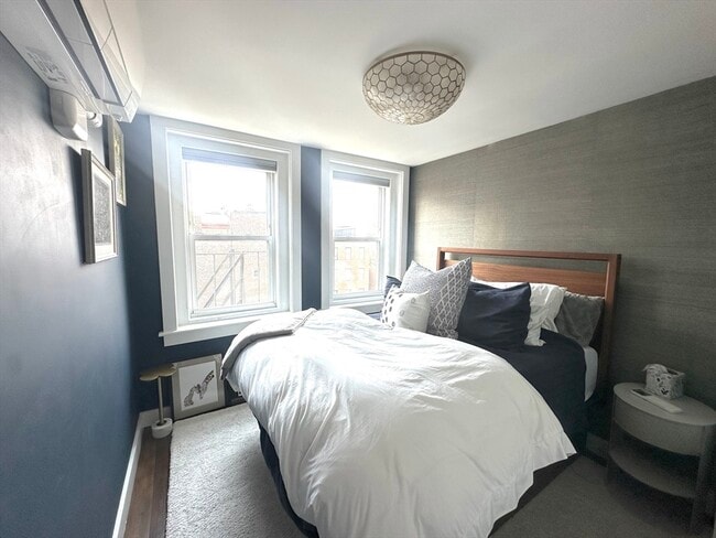 Building Photo - 10 Henchman St