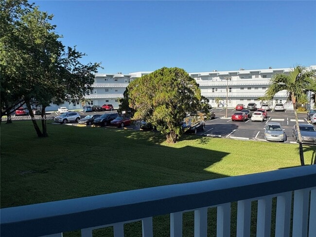 Building Photo - 2223 Park Ln