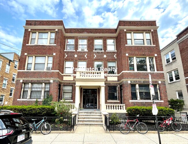 Primary Photo - 240 Kelton St