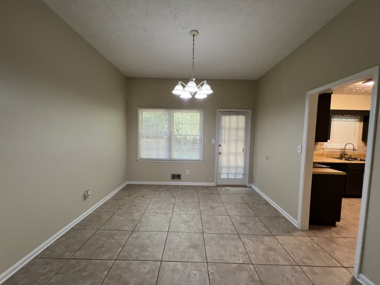 Building Photo - 570 Grimes Pl