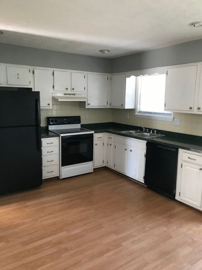 Building Photo - 1345 Canonero Dr