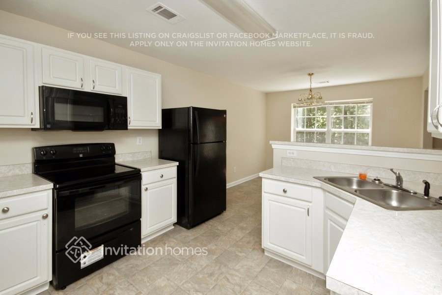 Building Photo - 4435 Ravenwood Dr