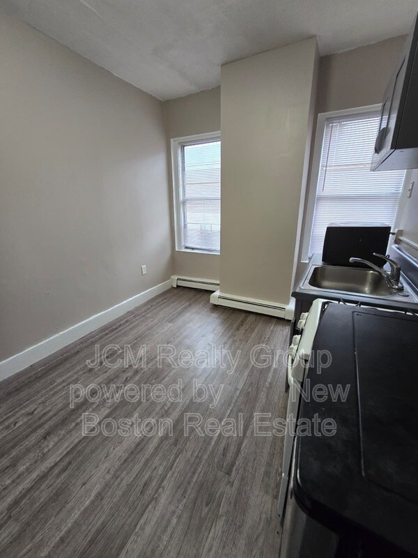 Building Photo - 5 Union Ave