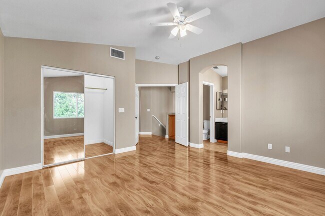 Building Photo - Beautiful 4 bed/ 3 bath home; A must see, ...