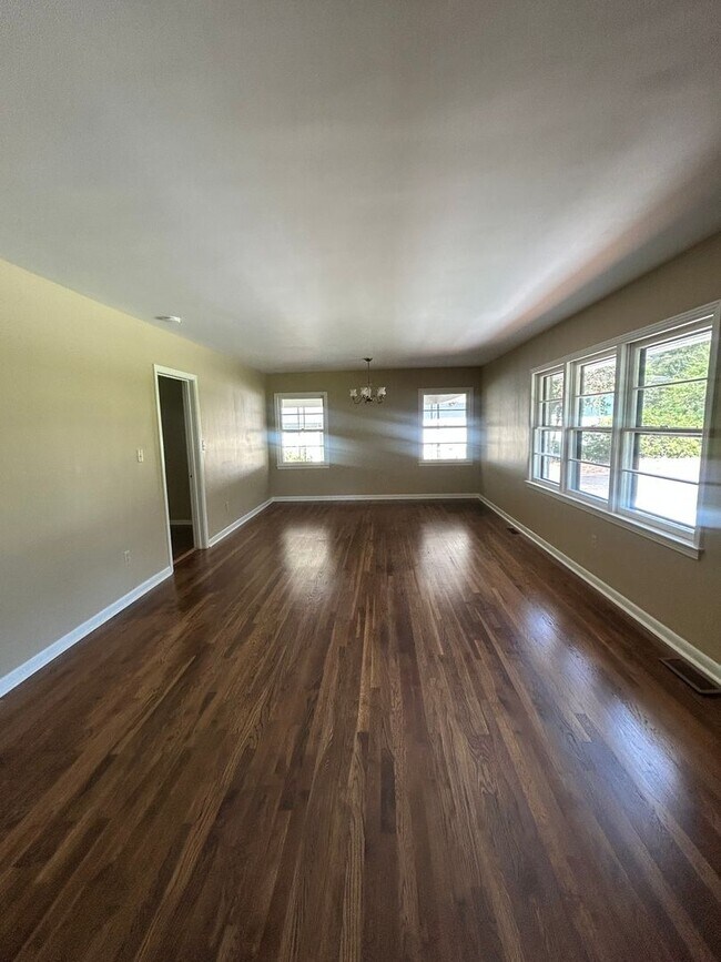 Building Photo - 104 Galaxie Pl
