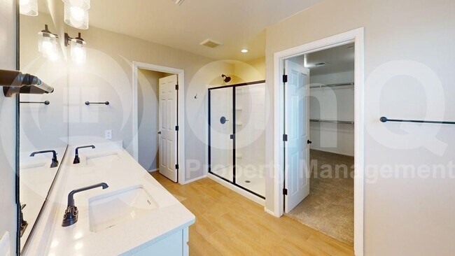 Building Photo - 10587 W Chadwick Dr