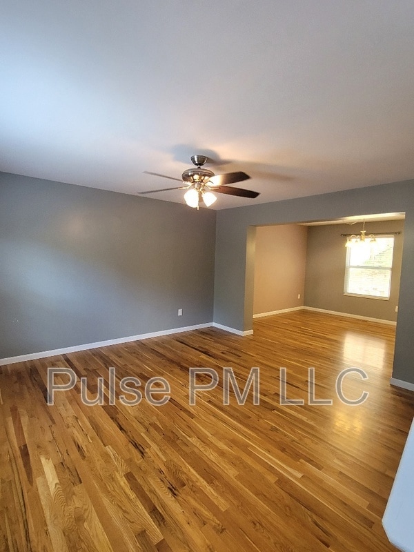 Building Photo - 1212 E Henry Clay Ave