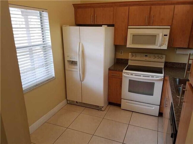 Building Photo - 8750 Royal Palm Blvd