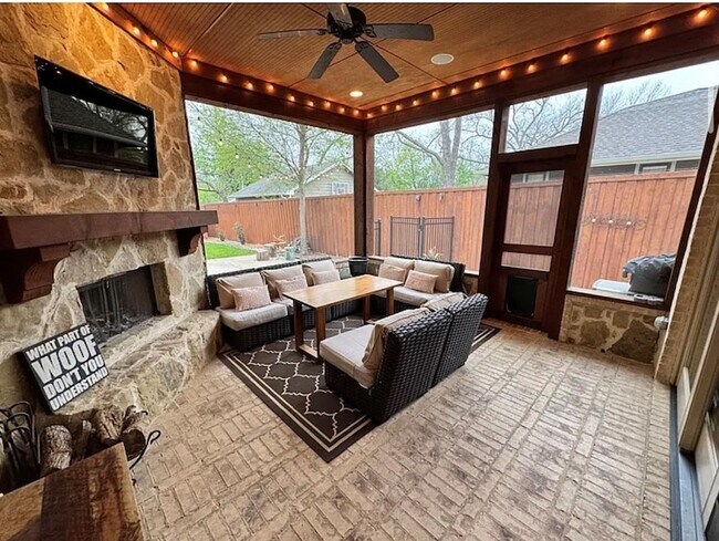 Building Photo - 5820 Palo Pinto Ave