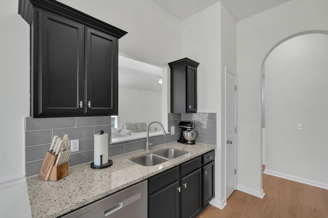 Building Photo - Centrally Located Ranch Home in Richmond Hill