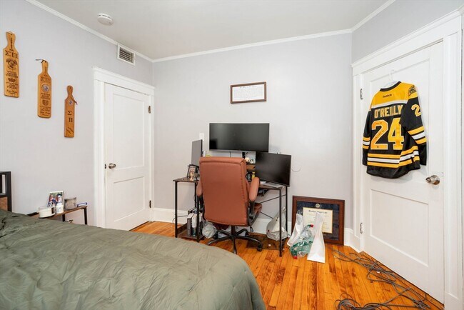 Building Photo - 287 Medford St