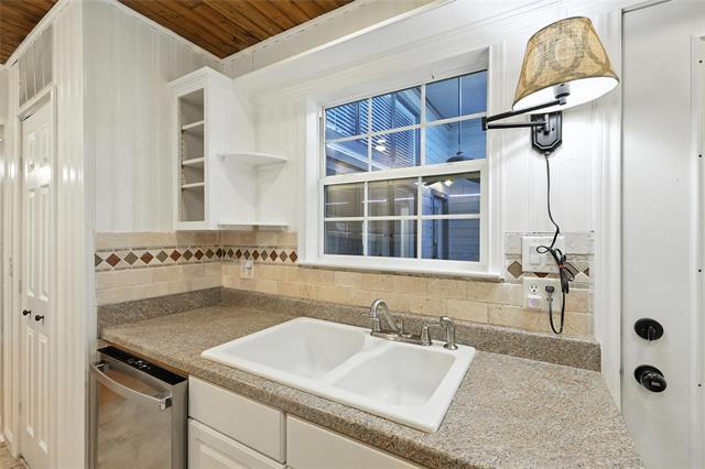 Building Photo - 644 Bellaire Dr