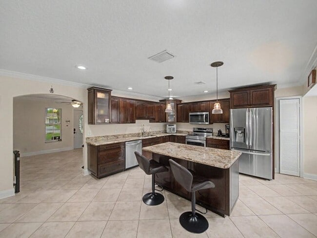 Building Photo - 4868 Canal Dr