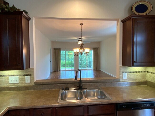 Building Photo - Move in ready in a wonderful Active 55+ Ad...