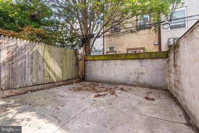 Building Photo - 626 Carpenter St