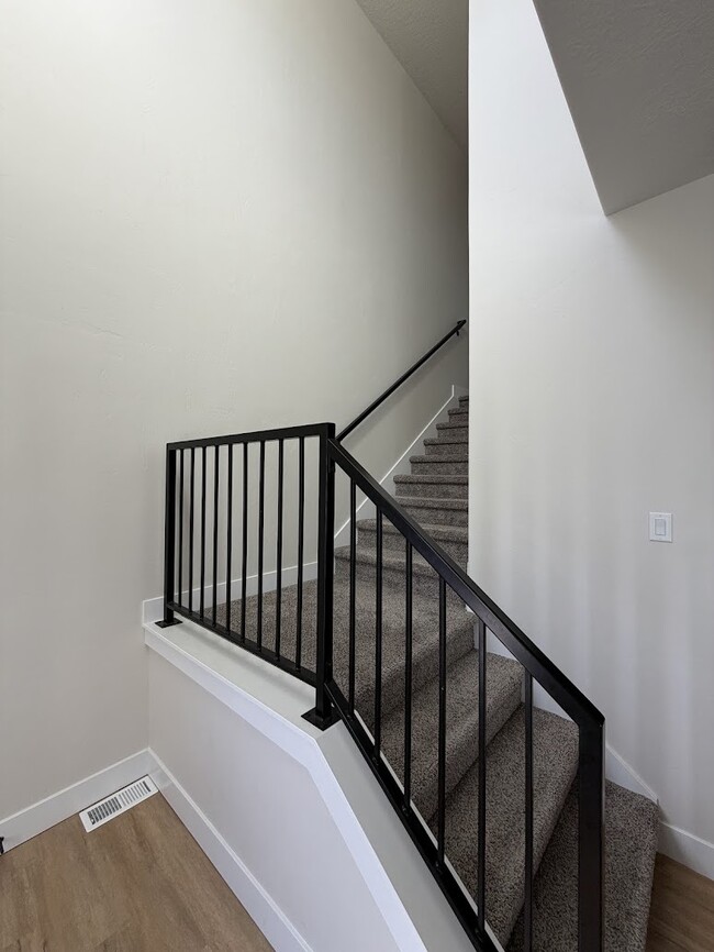 Building Photo - 1162 N 550 W