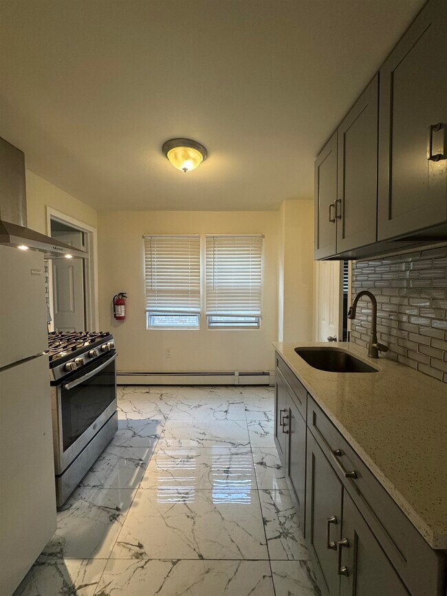 Building Photo - 386 Kennedy Dr