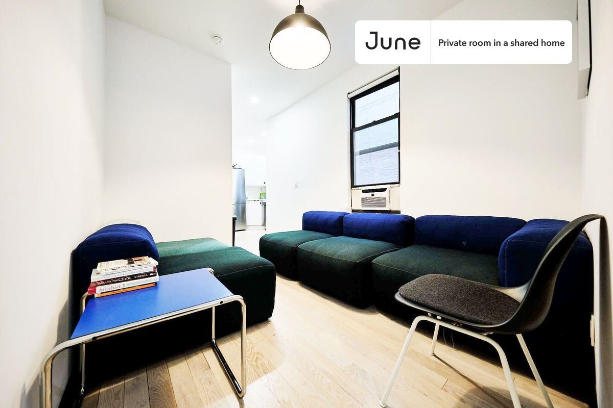 Building Photo - Room in Shared 3 bed/3 bath home