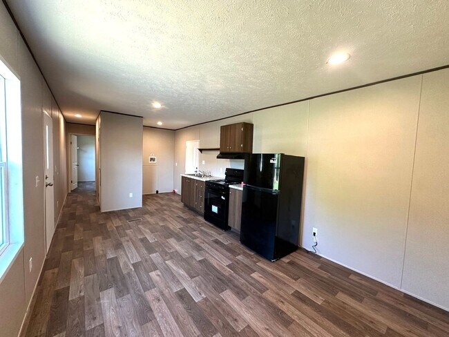 Building Photo - Brand new Efficiency 1 BR mobile home with large bonus room