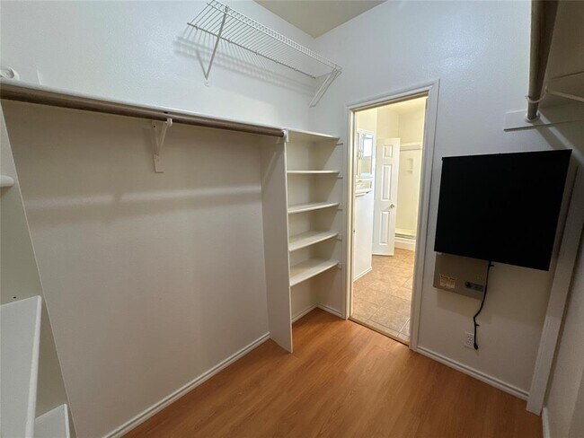 Building Photo - 1603 Azalea Dr