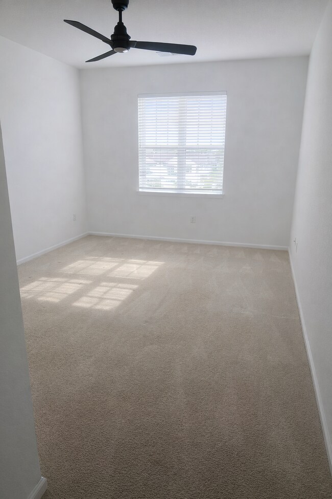 Building Photo - Top-Floor Corner Condo in Virginia Beach