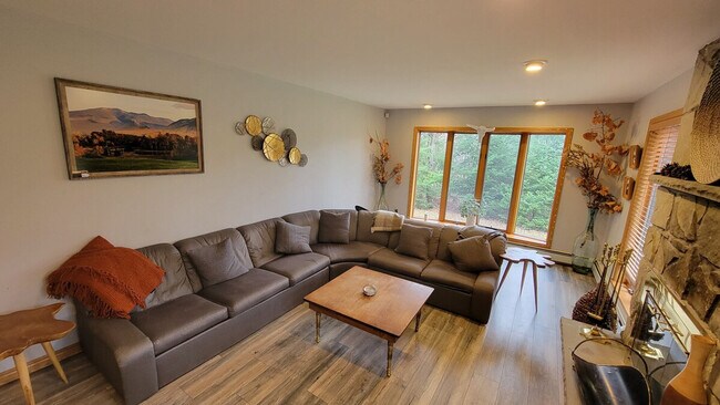 Building Photo - 140 Paquette Cir