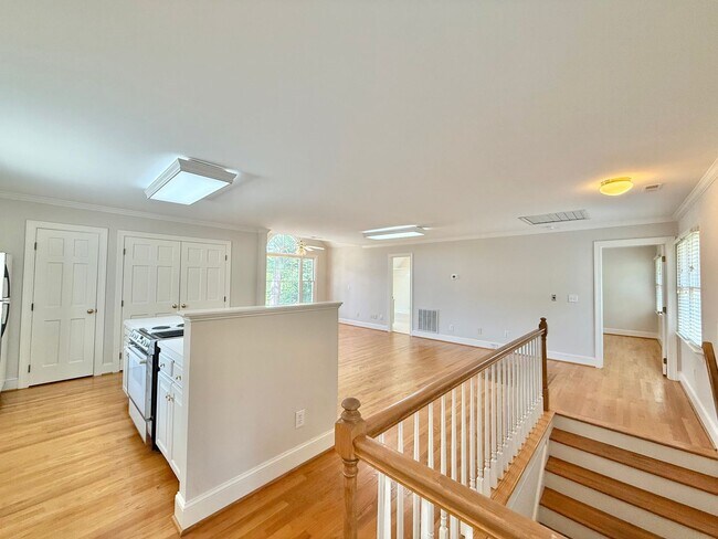 Building Photo - **OFFERING REFUNDABLE APPLICATION FEES & $250 MOVE IN PROMOTION** Incredible 5BD, 4.5BA House in ...