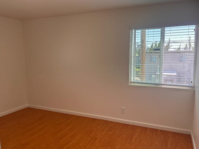 Building Photo - 10162 Beardon Dr