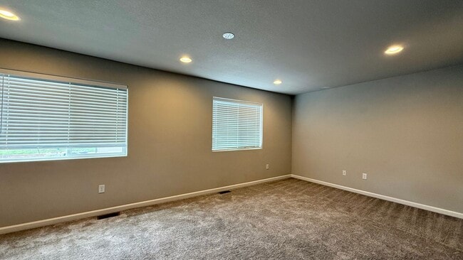 Building Photo - Move in ready on Birmingham!