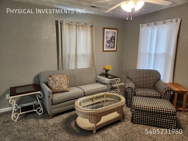 Building Photo - 1 17th St SE