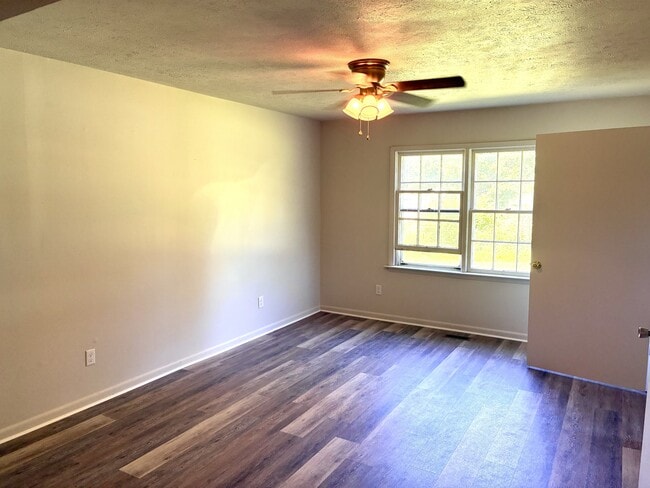 Building Photo - 806 Miller Ave