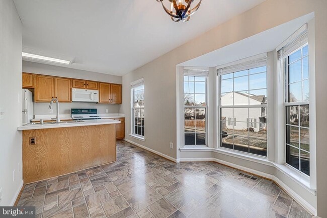 Building Photo - 329 Barnfield Square NE