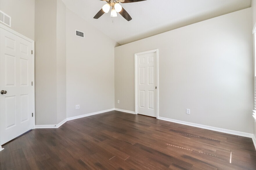 Building Photo - 8522 Hawbuck St