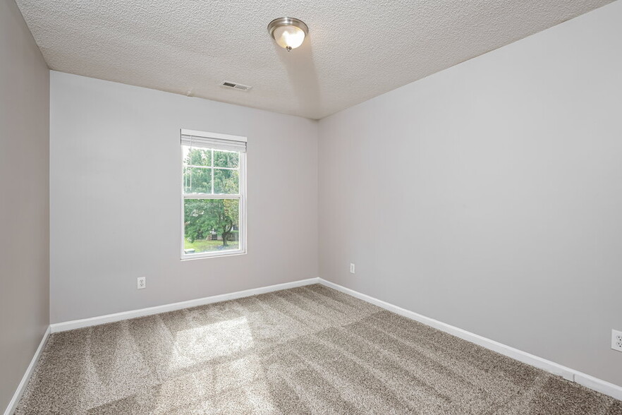 Building Photo - 62 Brookhaven Dr