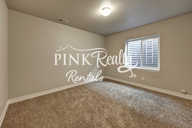 Building Photo - 10716 Ridgepole Dr