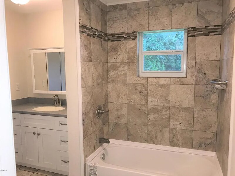 Building Photo - 680 N Court St