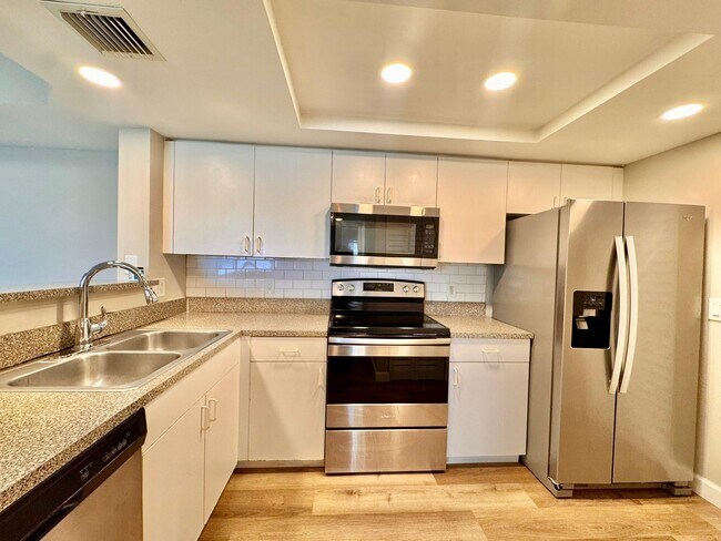 Building Photo - 5055 Wiles Rd