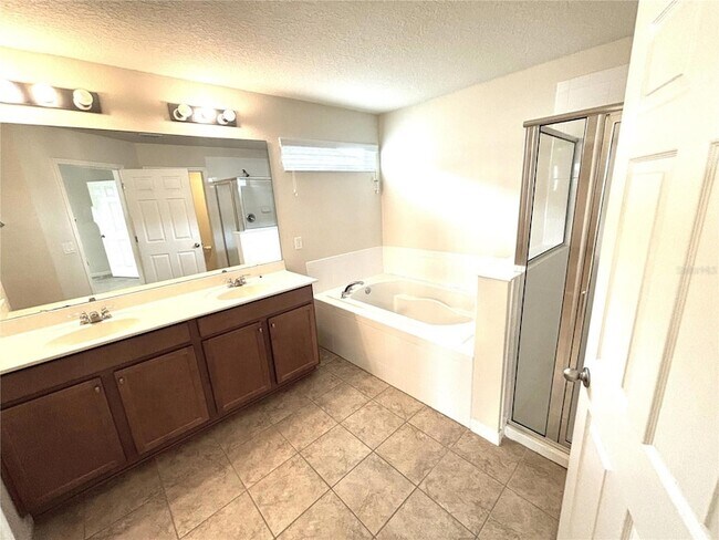 Building Photo - 19363 Fallglo Dr