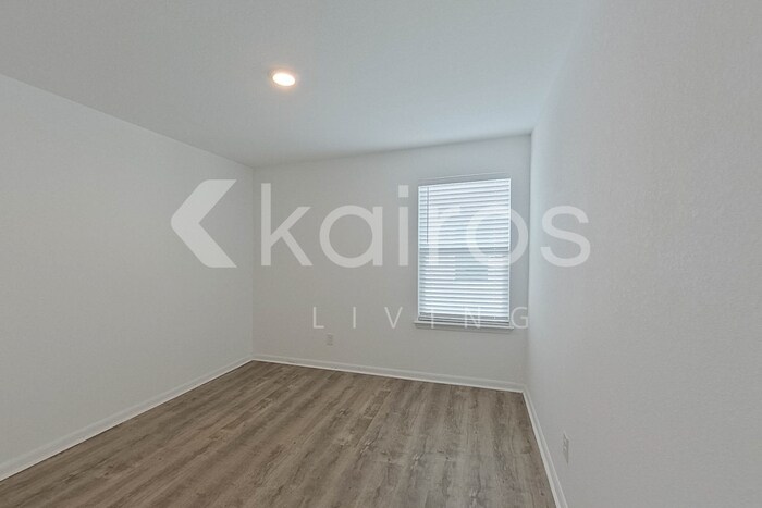 Building Photo - 962 Shady Brk