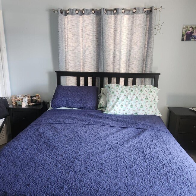 Building Photo - 2018 SW 58th Ct