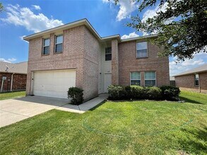 Building Photo - 2801 Mockingbird St
