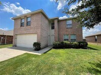 Building Photo - 2801 Mockingbird St
