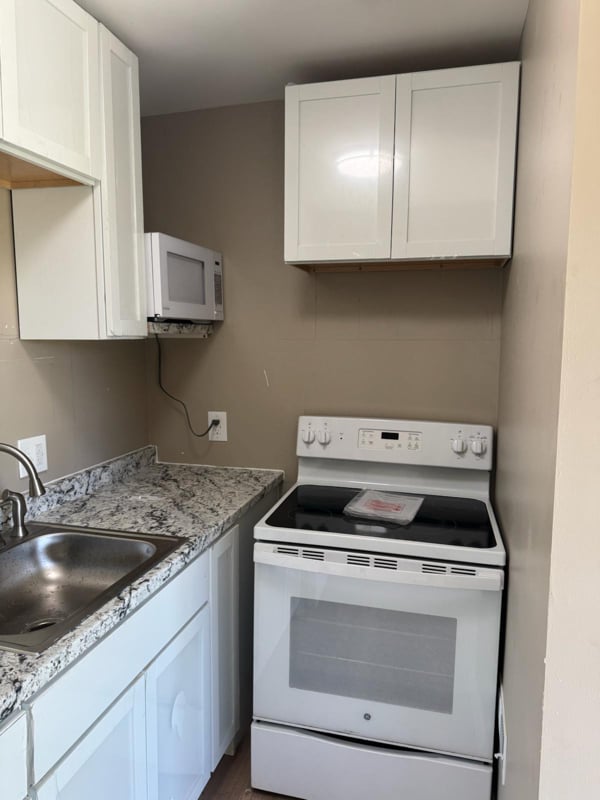 Building Photo - 1615 Lawton Ave