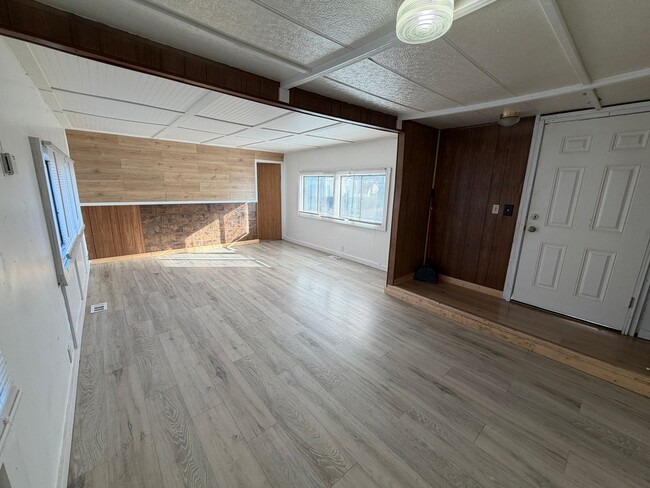 Building Photo - 3 bed 1 bath mobile home