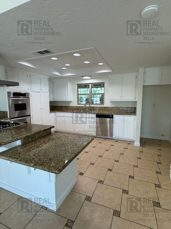 Building Photo - Spacious Single-Story 7-Bedroom Home with Open Layout & Abundant Natural Light