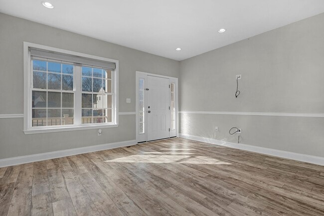 Building Photo - Beautiful 4br 2.5ba with huge basement and garage in Edgemere