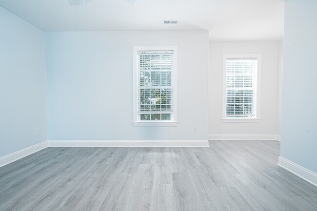 Building Photo - 2807 Walter Dr