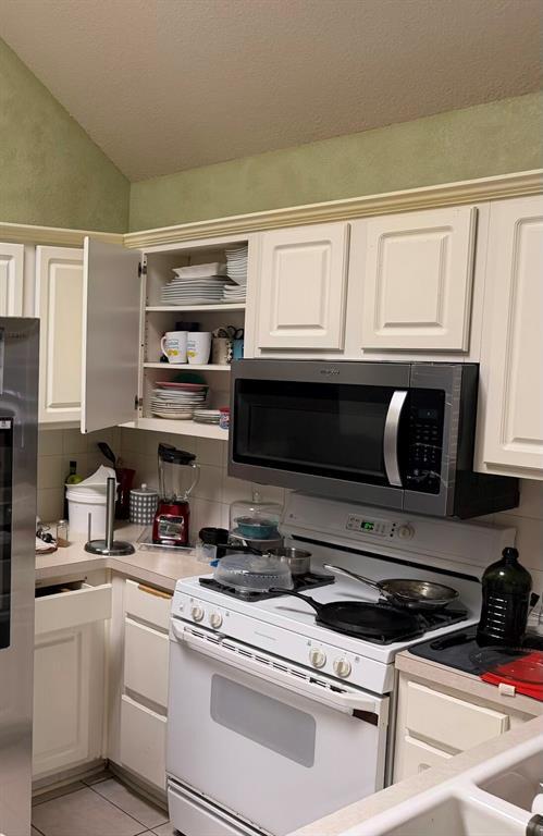 Building Photo - 1802 Shooting Star Cove