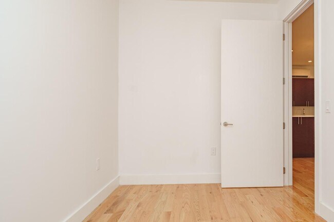 Building Photo - 472 Gates Ave